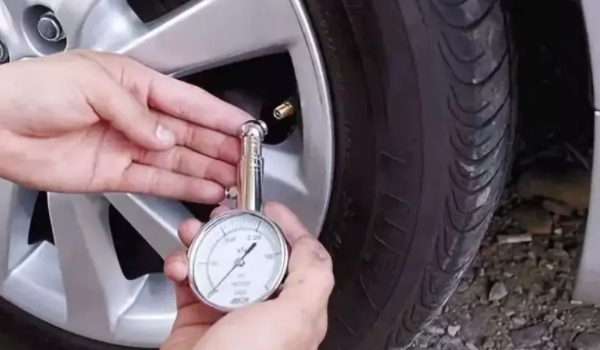 广汽丰田丰田C-HR轮胎胎压多久正常 正常数值2.3~2.5之间（保证车辆行驶安全）
