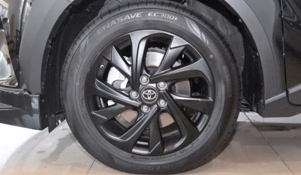 一汽丰田弈泽IZOA轮胎型号是几寸 轮胎为17寸（只提供这一个尺寸的轮胎）