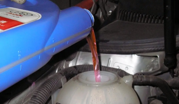 汽车防冻液的更换时间 车辆行驶3万公里更换（需要定期进行检查）