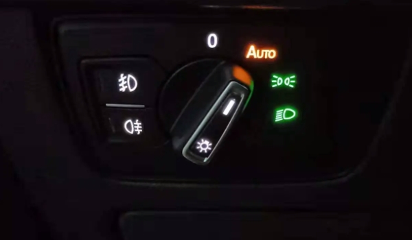 自动大灯是什么功能 自动打开车辆大灯（使用非常方便）