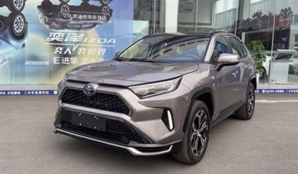 一汽丰田RAV4荣放是自动挡吗 车辆使用的是自动挡（CVT变速箱）