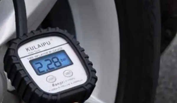 一汽丰田凌放HARRIER胎压数据多少正常 正常数值2.3~2.5（4个轮胎保持相同）