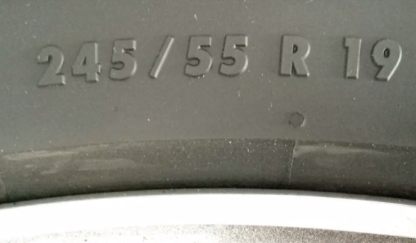 广汽乘用车传祺GS8轮胎气压多少正常 数值在2.3~2.5之间（使用效果好）