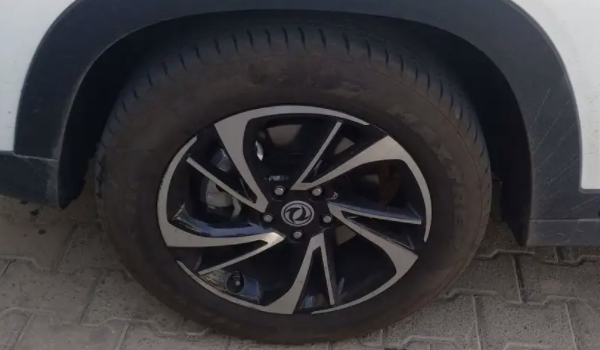 东风风光S560的轮胎品牌是什么 轮胎品牌为玛吉斯（稳定性很好）