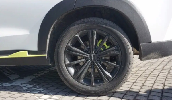 长城汽车哈弗H6S轮胎型号是什么 型号是235/55R19（全系只有一个版本）