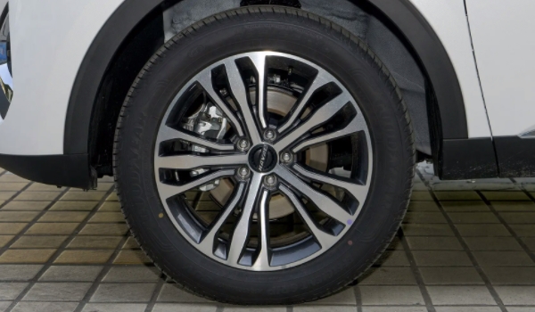哈弗初恋轮胎型号是什么 轮胎型号为215/60R17，225/55R18（需要定期来进行更换）
