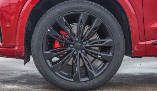星越L轮胎的型号 轮胎型号是245/45R20（尺寸比较大）