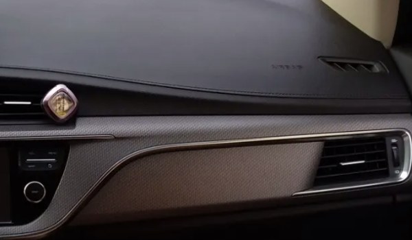 吉利汽车帝豪S有几个安全气囊 5个安全气囊（配置不同数量不同）