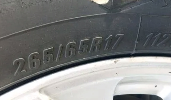 江铃汽车驭胜S350轮胎型号是什么 轮胎型号265/60R18（只有一个轮胎型号）