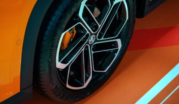 上汽集团MGONE是什么轮胎品牌 轮胎品牌是马牌（运动型轮胎）