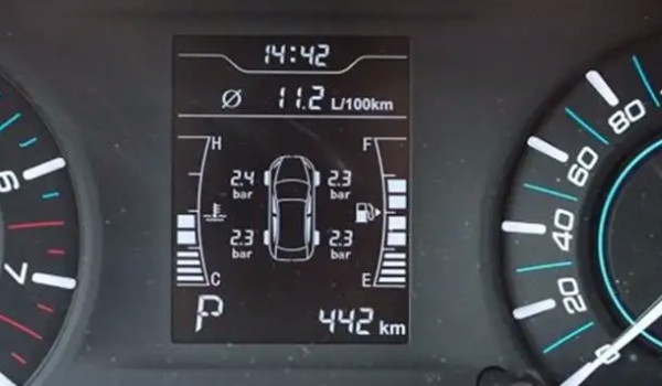 奇瑞汽车瑞虎3X使用了胎压显示吗 使用了胎压显示（效果非常不错）
