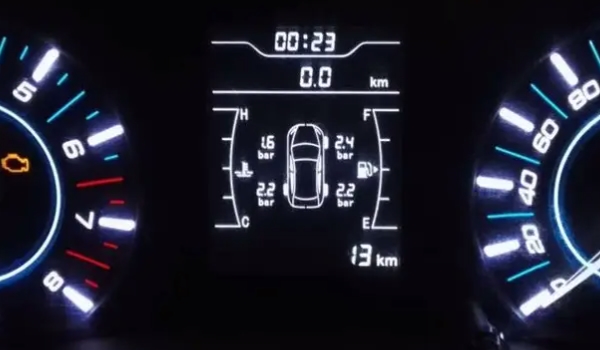奇瑞汽车瑞虎3X使用了胎压显示吗 使用了胎压显示（效果非常不错）