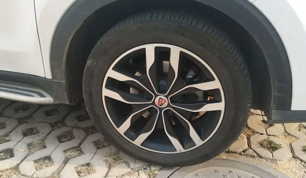 荣威RX5的轮胎胎压多少正常 胎压在2.3~2.5（属于正常数值）