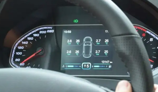 奇瑞汽车瑞虎7使用了胎压显示吗 有胎压显示（使用非常方便）