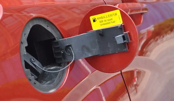 奇瑞汽车瑞虎7油箱容积多少升 油箱容积57升（续航里程长）