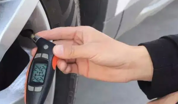 欧萌达的轮胎胎压多少正常 2.3~2.5属于正常值（4个轮胎胎压保持相同）