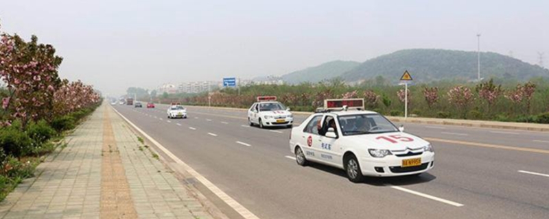 科三会车右边距离一定要是30cm吗