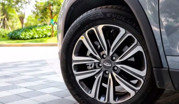瑞虎8轮胎的品牌 轮胎品牌是固铂（一个很不错的轮胎品牌）