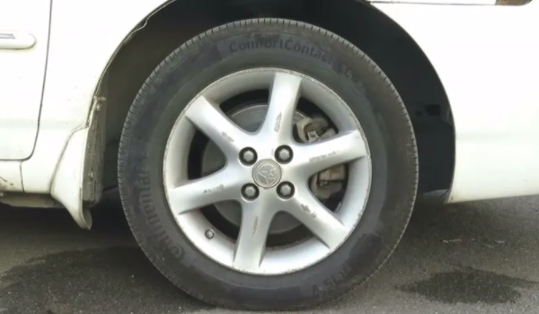轮胎为什么要进行更换 保证车辆行驶安全性（4万公里更换一次）