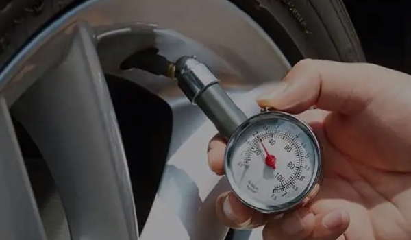 轮胎气压正常是多少 保持2.3~2.5最为正常（不会影响到后期的使用）