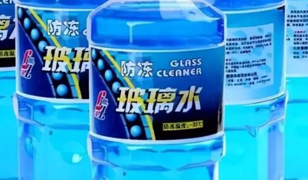 中国重汽VGVU70的玻璃水使用要注意什么 注意更换和及时添加