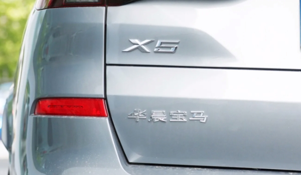 宝马X5的安全气囊如何使用 不需要手动操作（通过传感器控制打开）