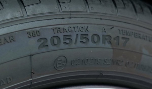 轮胎型号重要吗 非常的重要（在更换时要更换原厂型号的轮胎尺寸）