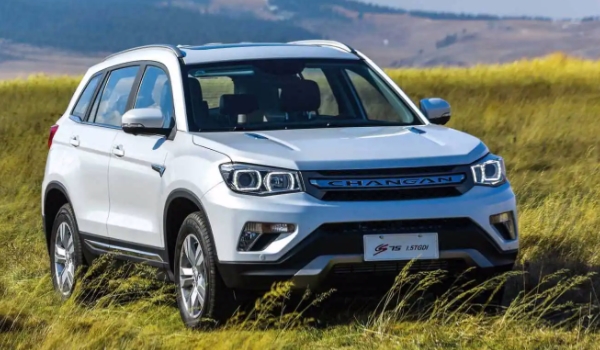 长安cs75报价及图片与配置 长安cs75新车售价10.39万（车辆配置比较丰富）