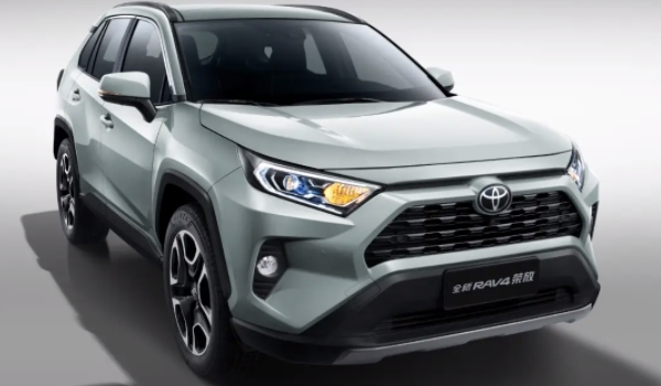 RAV4荣放的玻璃水在那里加入 在发动机舱内部加入（要定期更换）