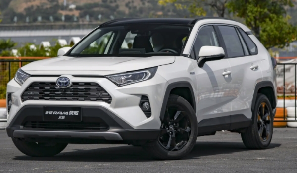 RAV4荣放是丰田品牌生产的紧凑型SUV，车辆是由中国一汽丰田生产，属于日系车。机动车辆的发动机，一定要定期保养，才能够达到一个很有效的使用效果，