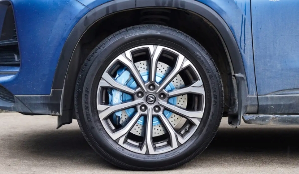 长安CS75PLUS的轮胎要保持多少的胎压 2.3的2.5属于正常值（使用效果好）