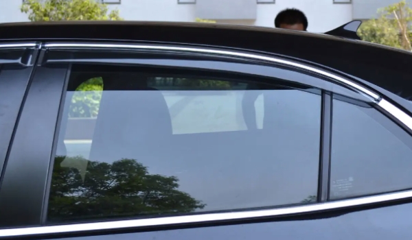 晴雨挡要什么时间来安装 夏季安装最为合适（粘贴便利）