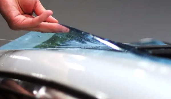 车漆如何进行保护 使用隐形车衣保护（可以定期进行打蜡）