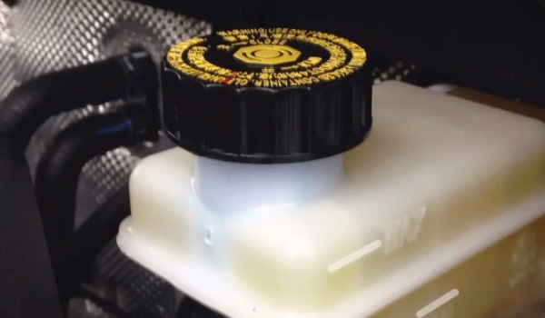 荣威RX5 MAX的刹车油多久更换 需要在3万公里的时候更换（保证使用）