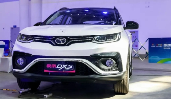 东南DX5的机油尺在什么地方 在发动机的缸体上（黄颜色的拉环）