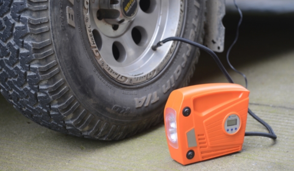 轮胎充气泵原车自带么 部分车型匹配轮胎充气泵（根据车型确定）