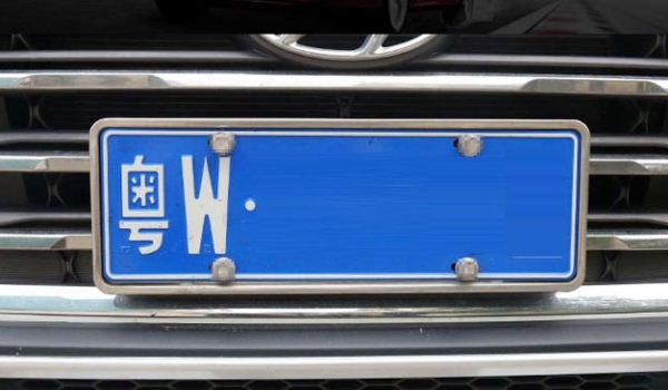 牌照架安装的注意事项 要符合道路交通安全法（避免出现违法行为）