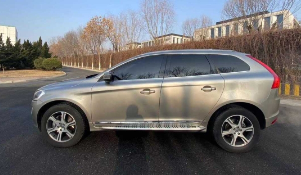 沃尔沃XC60的机油尺什么时候使用 2000公里检查一次（确定机油容量）