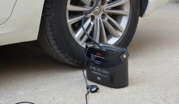 轮胎充气泵使用的注意事项 注意电源的连接（保证安全使用）