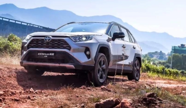 RAV4荣放免息要首付多少钱 荣放免息要首付交纳6.85万元