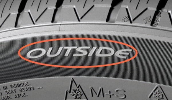 轮胎品牌在什么位置 在轮胎的胎壁上面就有所标注（更换时参考使用）