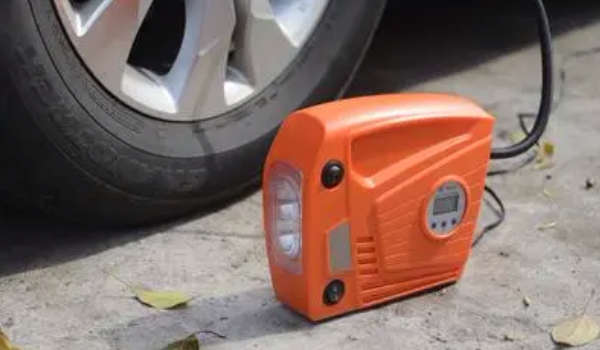 轮胎充气泵的作用是什么 有效的补充轮胎胎压（保障行驶安全）