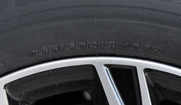 轮胎型号在什么位置 车辆轮胎的胎壁上面（更换的时候需要多做注意）