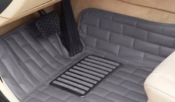 汽车脚垫什么类型的比较好 全包围的脚垫使用效果后（及时购买）