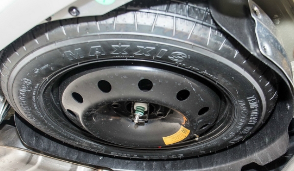 车辆的备胎可以使用多久 根据轮胎类型确定（非全尺寸备胎不能长期使用）