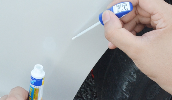 补漆笔怎么进行使用 直接涂抹受损部位（达到修复的作用）