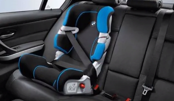 儿童安全座椅在哪里安装 安装在车辆的第2排座椅上（有固定位置）