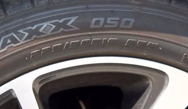 轮胎的型号在是什么位置 位置是在轮胎胎壁上面（更换时需注意）
