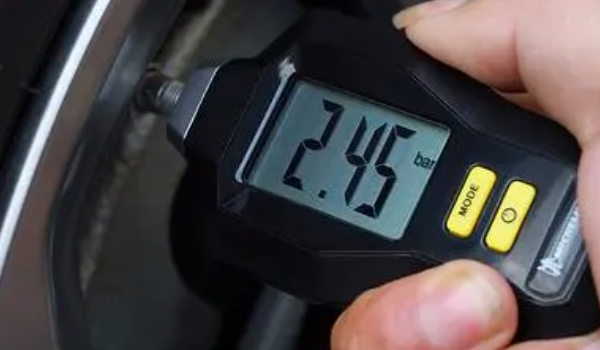 轮胎胎压数据多久检查一次 每次车辆使用都需要检查（保证行驶安全）