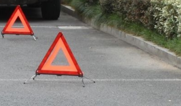 三角架的作用是什么 有效提醒后方车辆注意（高速公路临时停放车辆需要使用）